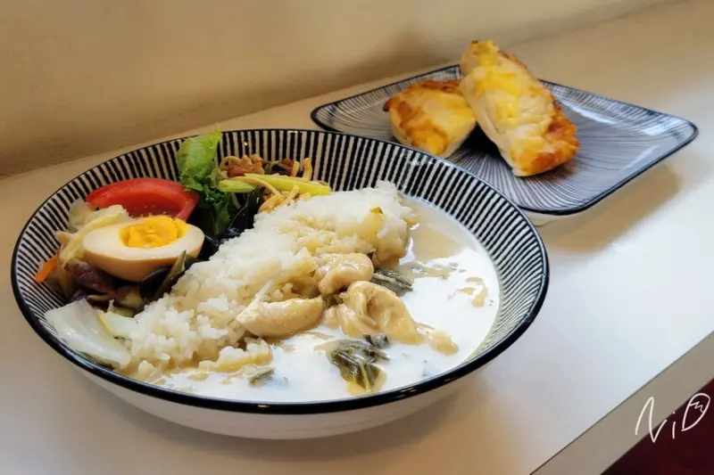 [嘉義西區]泰泰小姐。舒肥雞肉綠咖哩飯&榴槤PIZZA。嘉義平價泰式料理與外帶輕食便當