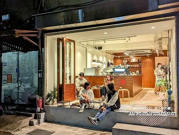 台北大安-[KITE COFFEE] 近信義商圈通化街夜市，限量布丁甜點美味有特色，風味咖啡特調清爽好喝，可愛又迷人的壞蛋經營，新開幕日雜風格質感咖啡廳