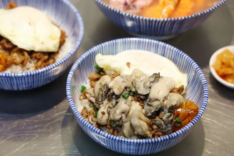 好吃食堂大安店新開幕 澎湃海鮮湯 鮮蚵魯肉飯加半熟蛋