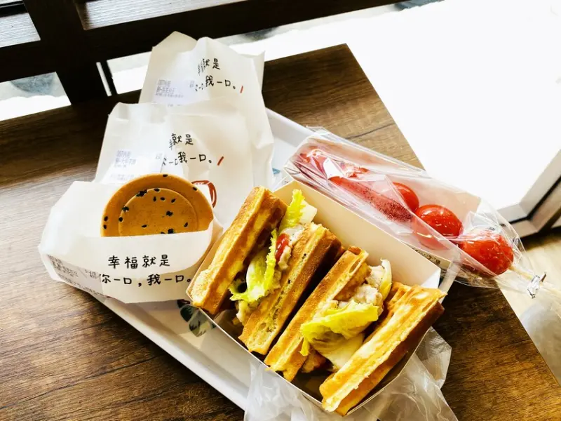 【台中 餐廳】外婆的茶屋，喫茶咖哩再來個金川燒佐下午茶，給妳幸福感滿滿的餐廳~Any Time適合