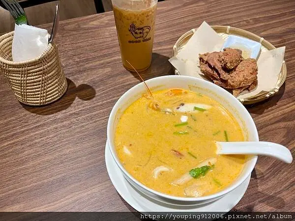 台北文山區｜好泰 Goodthai 木柵店，不敢說超級道地，但絕對是台灣人可以接受的口味，而且這峇厘島風的裝潢