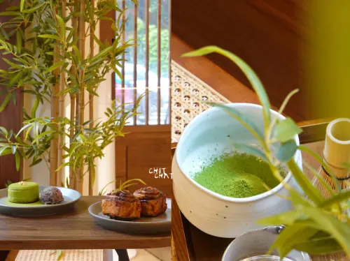 台北松山—CHIT CHAT Cafe｜引茶入室 手刷抹茶伴食雅緻甜點 南京三民咖啡廳｜寶清街