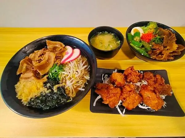 台北平價日式美味料理推薦- 丼烏園!!多汁炸雞/Q彈手工烏龍麵
