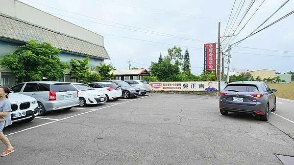 ＣＰ值爆表！免費麵線與雞油飯無限量吃到飽！超大盆超大份量薑母鴨，足足可以六個人吃的份量只要７００元，