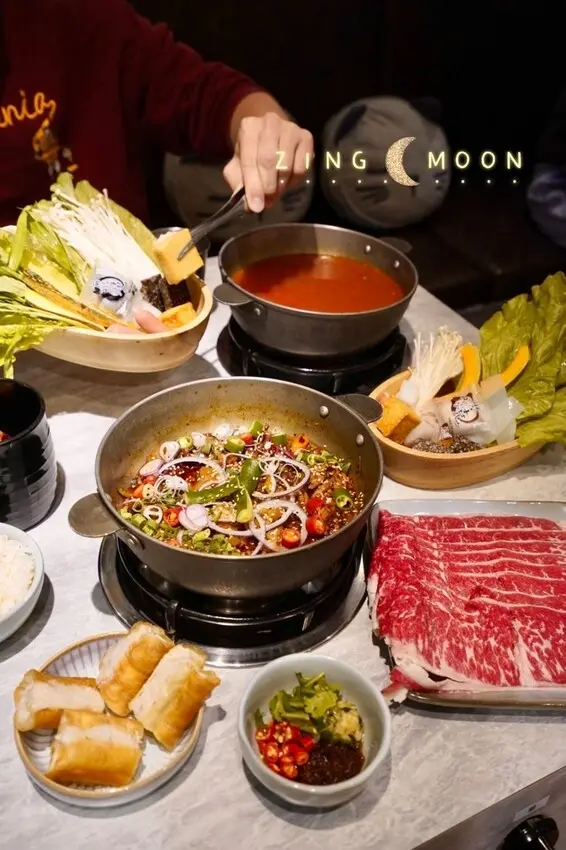 幸月港式雞煲 - 道地港式麻辣雞煲鍋，一鍋兩吃雙享受，高CP值免費自助吧，新莊美食推薦，火鍋推薦