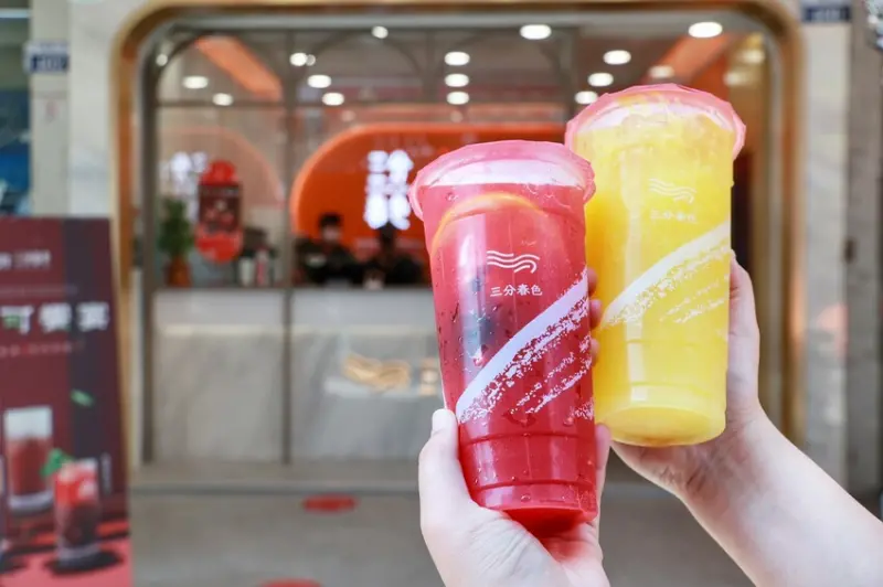 霸氣飲品終於插旗台中！全員喝起來～從質感滿滿鮮果茶到單茶都豪厲害～一次要喝兩杯才甘願！