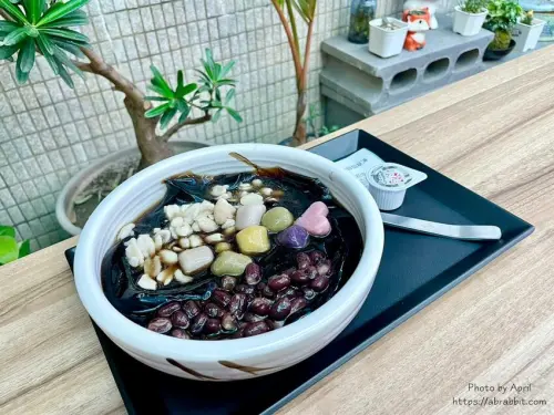 華美黃昏市場內的隱藏版人氣點心-森沐森仙草