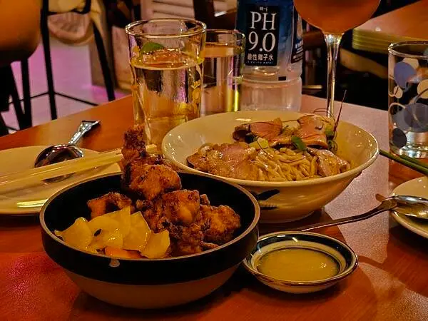 (胖樺食記) 台北中山區超推薦台式餐酒館「嗨啵嚕」/調酒好喝/控肉飯鴨胸蔥油拌麵豆干都好吃/完整酒單