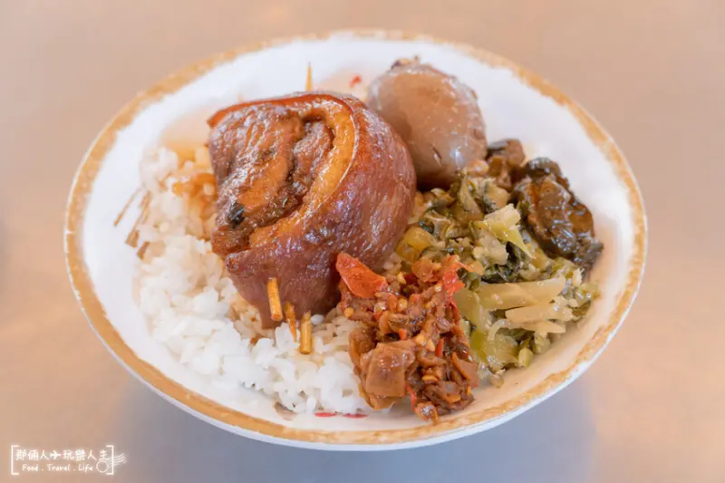 草屯市場口爌肉飯｜隱藏版的古早味菜尾羹一定要來試試～