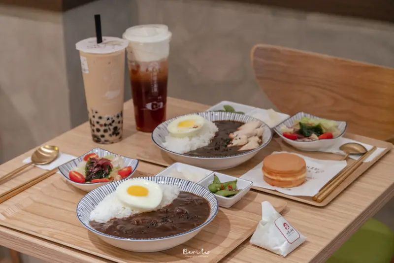 【外婆的茶屋蘆洲民權店】激推外婆的熟成茶咖哩飯，配美味今川燒！ - 莓姬貝利 • 食事旅行