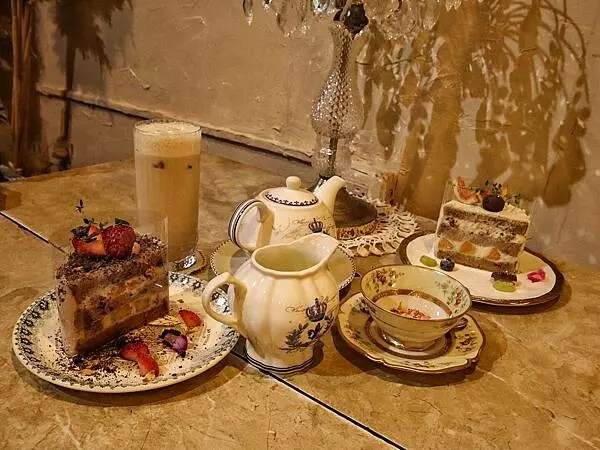 花房裏L’atelier d’Ahao｜花與甜點的優雅派對！南法鄉村風格甜點店｜高雄鼓山