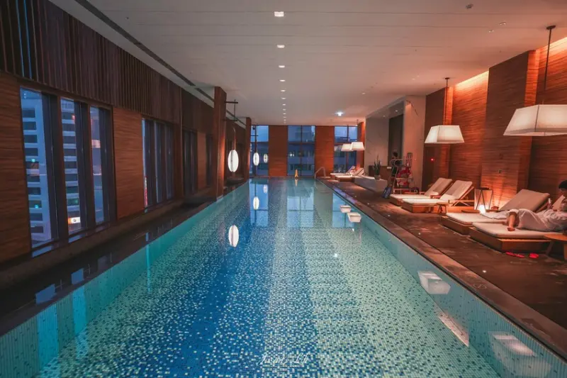 【台北中山│住宿】寒居酒店。松江南京站口，寒舍旗下精品飯店，打造精緻質感泳池及餐廳