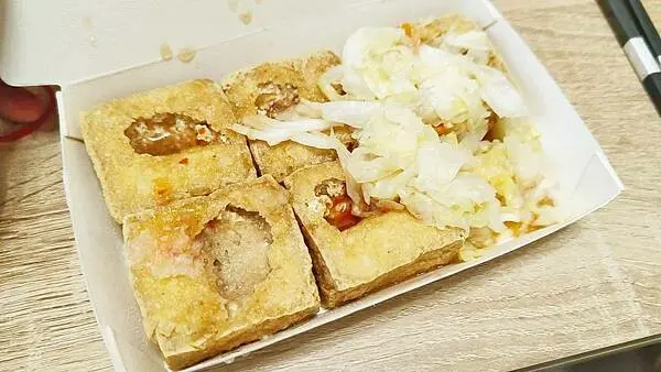 還沒開店就在排土城必吃臭豆腐 #脆皮臭大王 / WalkerLand窩客島整理提供 未經許可不可轉載