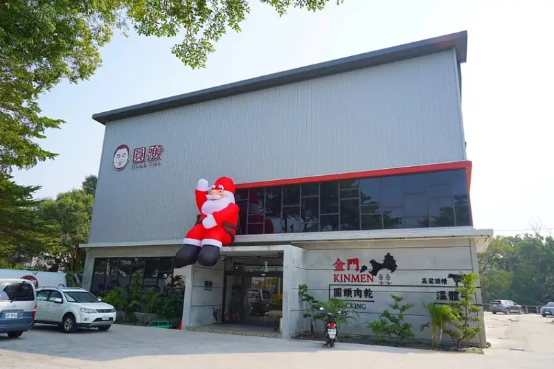 圓頭肉乾金門農牧概念館｜金門溫體牛火鍋吃到飽，現切溫體酒糟牛，自助餐可以讓你吃很飽喔！