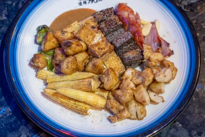 金門宵夜 俊輝碳烤｜金城宵夜好處去，各類串燒、廣東粥，戰地蛋餅必點兩份！！