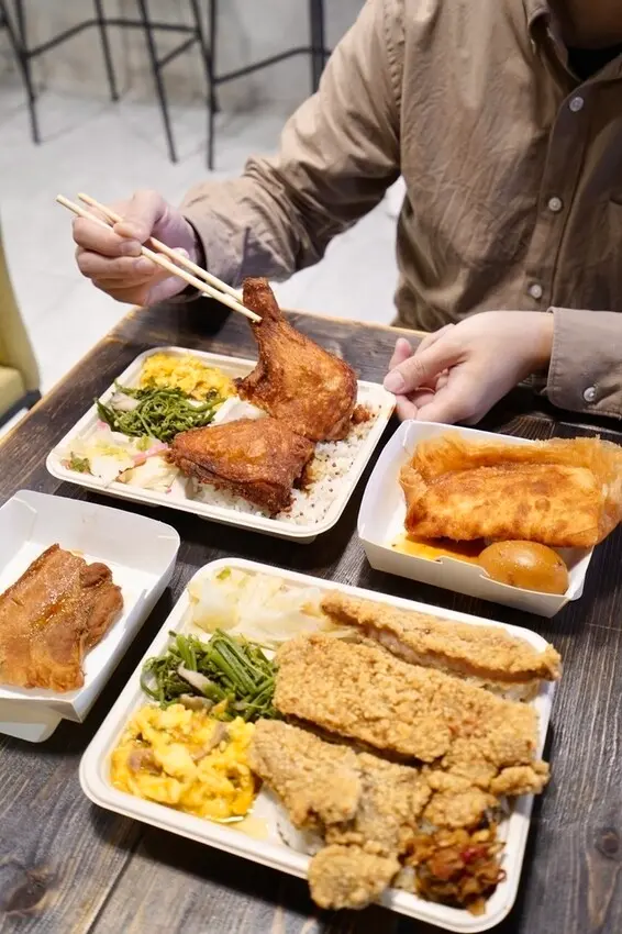 米樂拾穗 -  激推本店限定超厚實蝦餅、酥炸多汁雞腿、比臉大炸排骨，近馬偕醫院，中山區雙連便當推薦(附菜單)