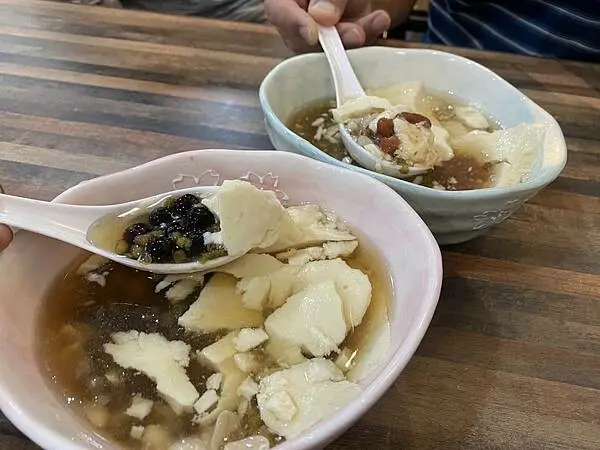 新北鶯歌~柒加柒複合式甜品專賣店~冰品~飲品~豆花~輕食~享受甜品的好地方~