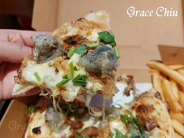 必勝客香菜大腸蚵仔麵線比薩～必勝客Hot燒站台北信陽店限定供應6吋個人版