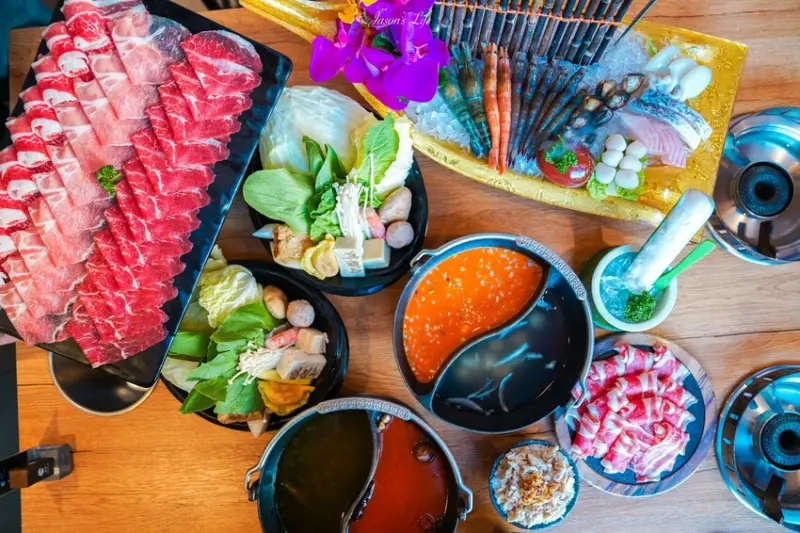 【彰化市│美食】燒瓶子。大肆の鍋(彰化店)。個人鴛鴦鍋，多種冰淇淋免費供應，宵夜場至凌晨3點