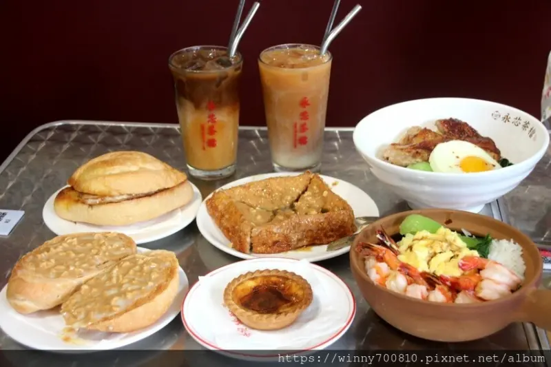 桃園市中壢區桃園 【永芯茶檔】完全是一秒飛到香港啦！桃園人氣港飲香煎雞腿麵厚實多汁，奶醬花生厚多士一咬就流汁~