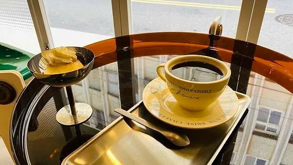 宜蘭新開韓風咖啡館【Holi Croffle】羅東夜市Holi可朗芙鬆餅咖啡/平價舒適清新網美餐廳/招牌必點昭和日式布丁