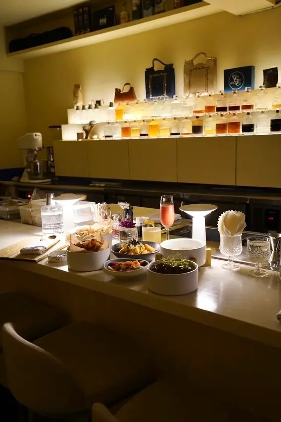 CACTUS 台北城市畫廊酒吧 - 結合品酒與藝術的酒吧，必點松露薯條、冷湯系列，各式精緻料理，台北東區酒吧推薦，餐酒館推薦