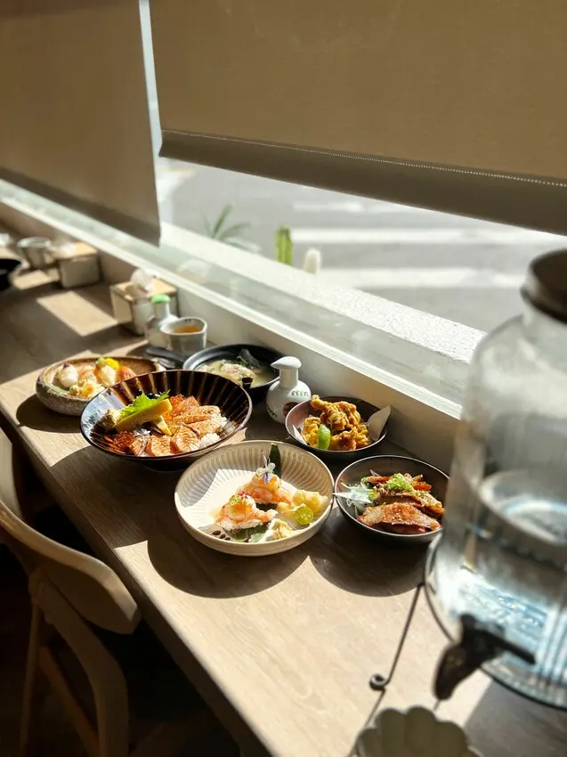 [台中北區] 稻佐田食｜隱身在巷子裡的溫馨日料小店｜倚樂三號店｜壽司、丼飯、炸物、生魚片專賣｜料多味美味增湯｜內附菜單 - 萍姐愛分享