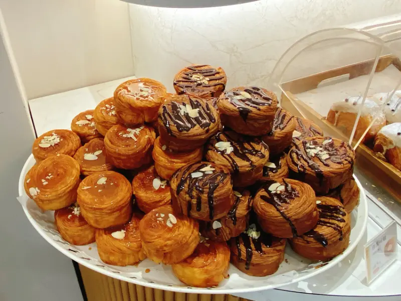 【台中 伴手禮】獻．烘焙 iminding，傳說伴手禮人氣天花板，排隊可頌都擋不住"濃心"包餡蛋捲口耳相傳的魅力