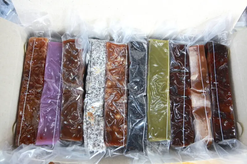 吃。屏東縣｜東港鎮。「金星雙糕潤」華僑市場周遭美食，24小時營業，傳承三代東港知名傳統古早味糕點「金星