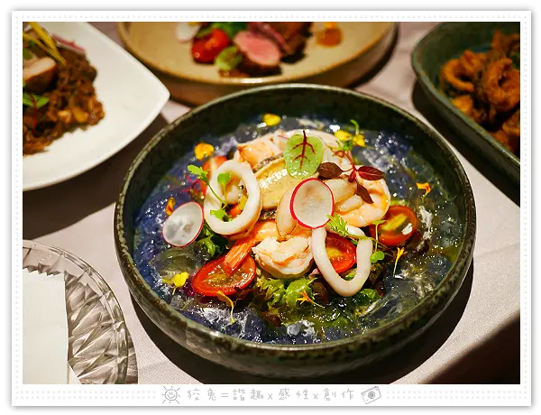 [高雄食記] 蘼樂餐酒~進駐漢神百貨本館全新開幕！前金區餐酒館捷運輕軌美食推薦！新品之熟成黑蒜黑豬肉燉飯！雅樂廚苑相關品牌！