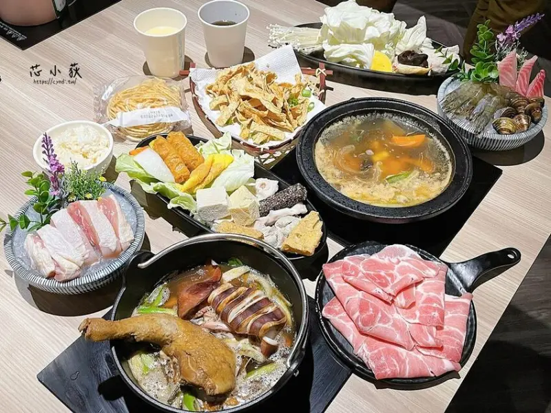 狂一鍋 嘉義博愛店，一位難求的台北爆紅火鍋店來嘉義插旗，一吃就圈粉的台式爆炒火鍋，自助吧蔬菜火鍋料飯麵飲料霜淇淋吃到飽