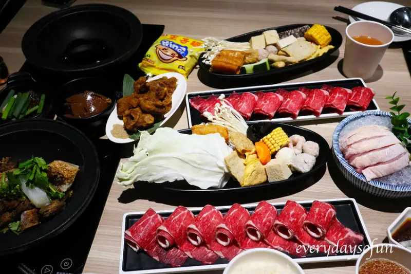 嘉義餐廳∥狂一鍋∣最狂的正宗台式爆炒火鍋，口味獨特超台超夠味，台北爆紅的火鍋店，超人氣排隊名店，嘉義火鍋推薦