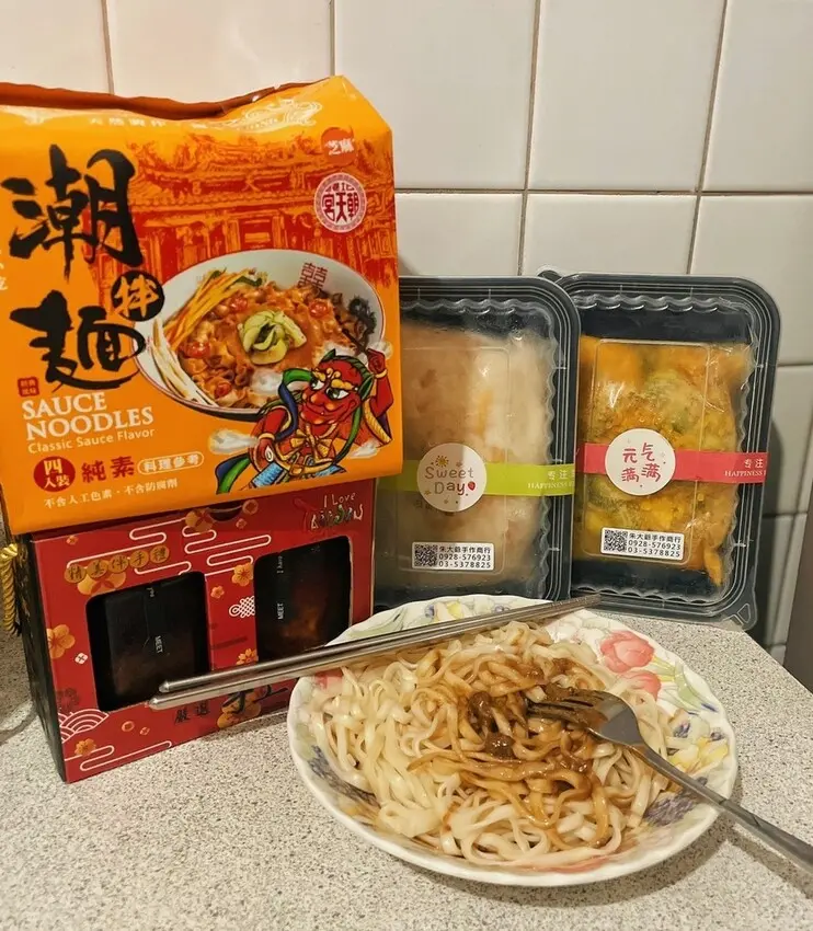 宅配｜秘製泡菜和手作辣椒醬超好下飯！潮麵就要這樣吃！朱大爺手作商行絕活手藝必買！