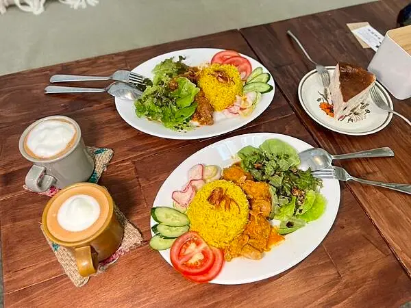 [天母美食] Parti Cafe &etc. 爬梯咖啡 早午餐 甜點 下午茶 天母森林系玻璃屋咖啡廳 #士林天母明德站美食 @