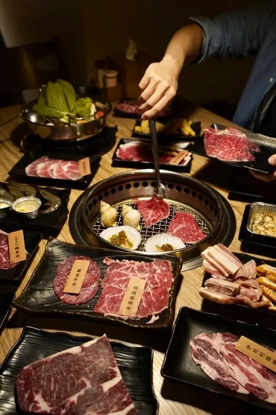【蘆洲美食】赤富士日式燒肉鍋物－燒烤、鍋物吃到飽，多種海鮮肉品任你挑！新北美食吃到飽推薦，蘆洲燒烤推薦
