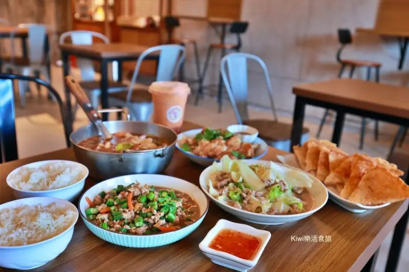 彰化福興阿香泰式料理｜福興工業區隱藏版泰式料理再遠也要來吃，推薦泰式酸辣湯、炒飯