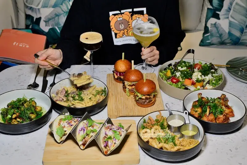 超巨大露天投影看世足賽,信義區餐酒館現場live演唱