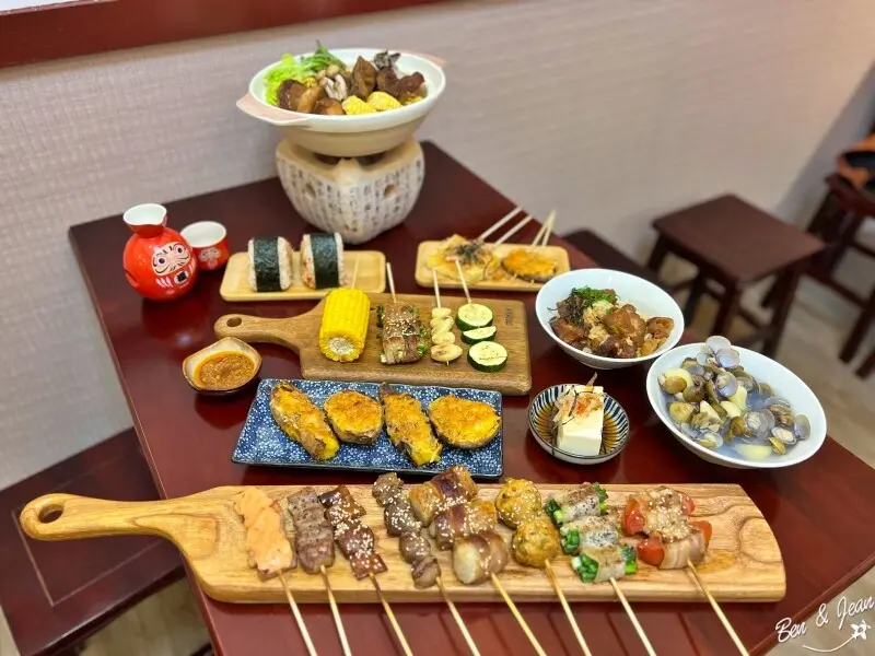 酒豚串燒酒場》炭火日式串燒經典可口，價格經濟實惠 獨特辣醬 好吃更加分｜宜蘭市串燒店