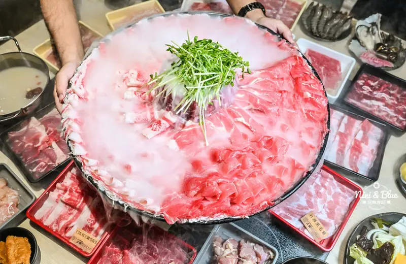 鬥牛士二鍋 | 台中吃到飽推薦，台中後火車站大魯閣新時代火鍋、壽喜燒吃到飽，平日午餐358元起 @Nini and Blue  玩樂食記