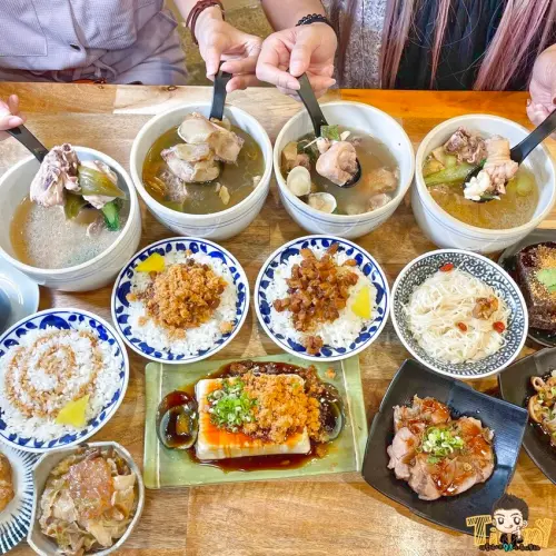 彰化新開幕慢熬雞湯專賣店！大碗爆量雞湯X古早味滷肉飯.豬油拌飯！