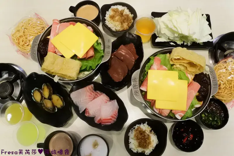 台南火鍋【六扇門時尚湯鍋】個人獨享大推薦麻香氣「椒心濃奶鍋」冰品飲料白飯麵食自助吧無限暢食│崇學店│宵夜火鍋 │東區美食 - Fresa芙芮莎♥莎旅憶食