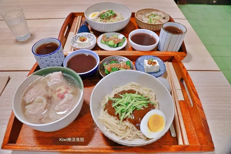 南投縣埔里鎮南投埔里山里麵｜假日限定！山里麵只開六日，手做麻醬拌麵、超大餛飩、紅油炒手套餐飲品好吃！