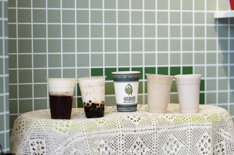 【頃刻間綠豆沙牛奶專賣店】免費打電玩！士林夜市美食推薦，人氣古早味手搖，綠豆沙牛奶黃金比例香氣足│菜單