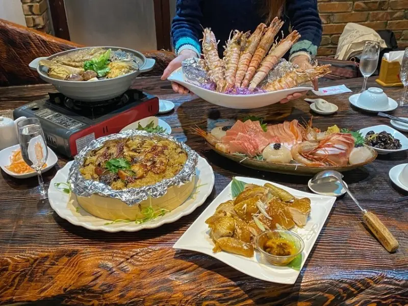 新竹美食｜實生魚片(実在る)｜生魚片料理餐廳新開幕。老闆真的很怕你餓到的無菜單料理。超厚切熟成鮮嫩生魚片。超豪華日料好吃又吸睛