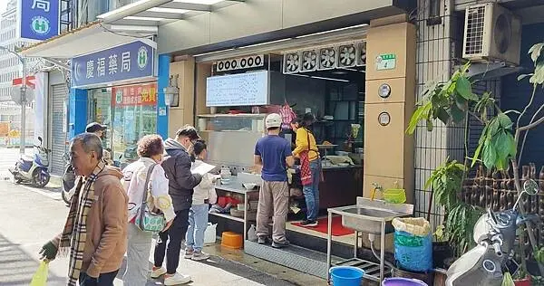 【迪化街美食】台南虱目魚粥｜迪化街裡最便宜又好吃的虱目魚料理
