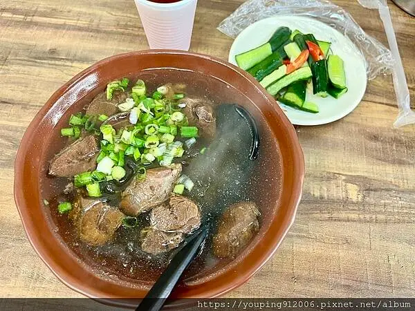 台北文山區｜滿豐牛肉麵 終於讓我在木柵找到好吃又不貴的牛肉麵，態度好且不用等太久(附菜單)！