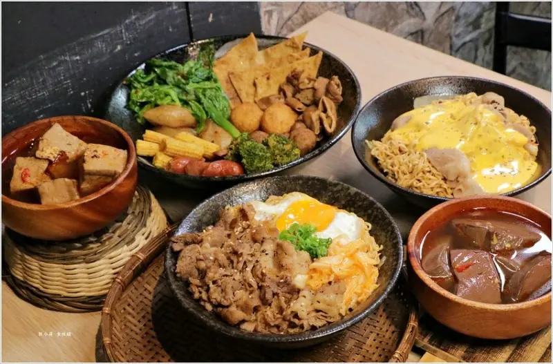 【高雄】食扒穗 小港店‧不一樣的午晚餐，來碗川式特辣炒泡麵、麻辣燙 - 敦 小 蓮の食旅錄