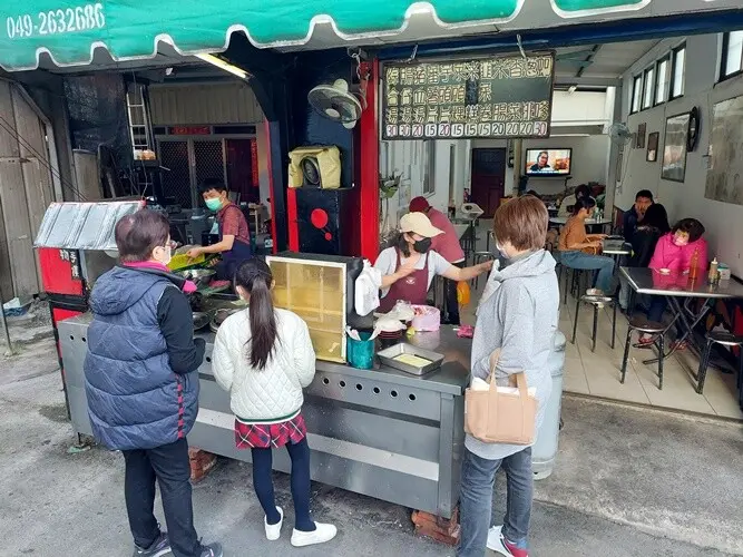 【竹山美食】竹山蚵嗲｜城隍廟旁人氣小吃攤，老街必吃銅板美食，現炸蚵嗲餡超滿！ - 貪吃猴的幻想