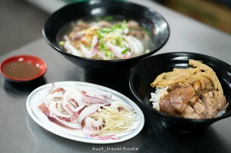 【宏小卷米粉】隱藏版北興市場銅板美食，嘉義西區美食小吃推薦指引，必點超鮮小卷│菜單