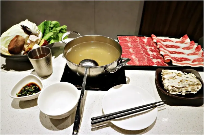 [桃園市]享享鍋物 桃園中正Premium店|以品質為初衷的食材選物店，還喝得到星巴克咖啡呦！